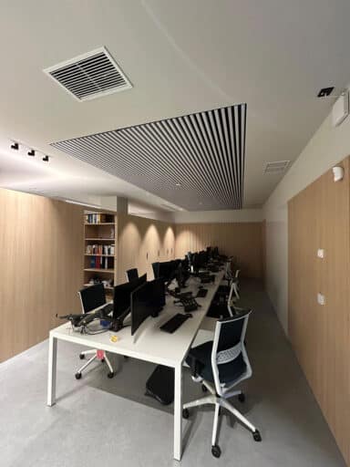 fotos oficina sala equipo | Compliance en gestión de residuos y energía | Economía circular y sostenibilidad